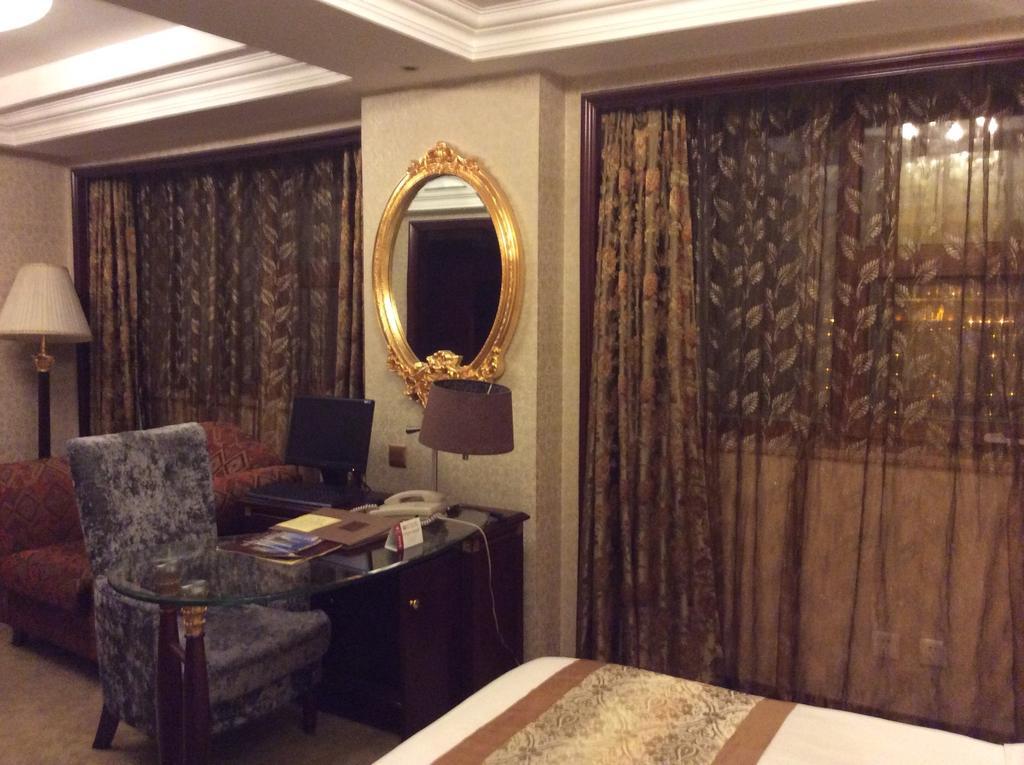 New Paris Hotel Harbin Exterior photo